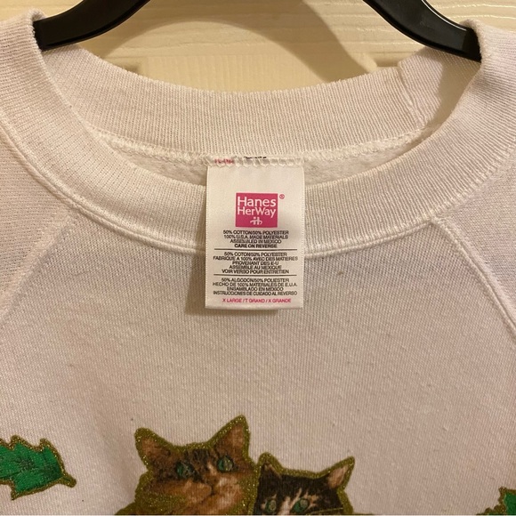 ❌SOLD❌Vintage 90s Hand Painted Custom (1/1) Christmas Cats Holly Wreath Crewneck - Picture 3 of 4